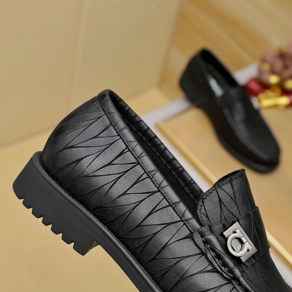 Men's shoes 💰500 Ferragamo [Ferragamo] top imported suit men's shoes 💯Original copy of the official website, product materials: selected imported embossed calfskin + luxury hardware buckle accessories ~ imported water-dyed cow 🐂 leather lining. Strong three-dimensional visual effect, original combination outsole, multiple colors available😘 Size: 38-44 (.45.46. Customized)